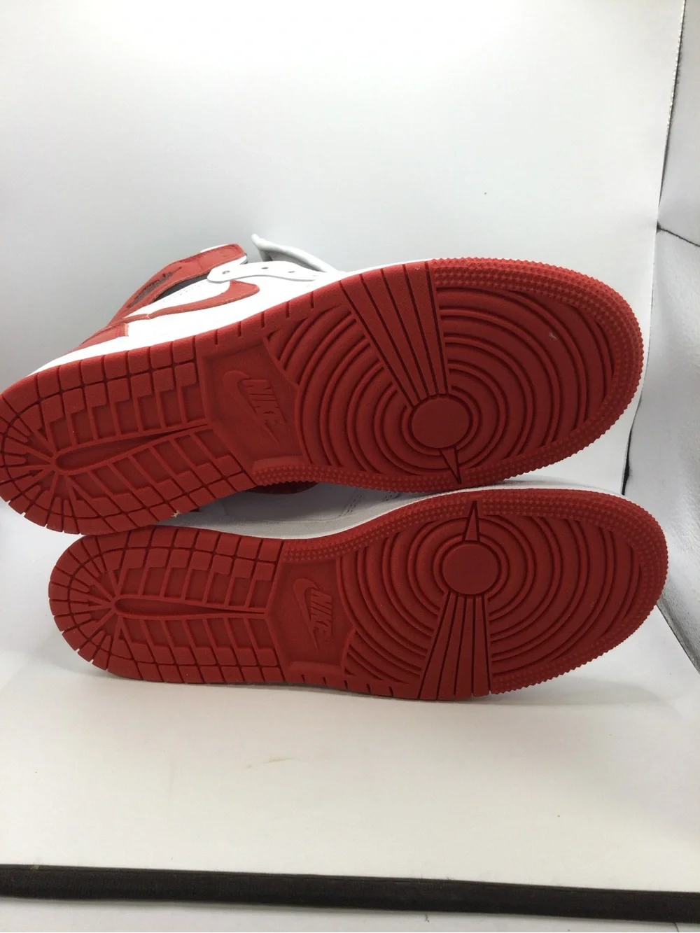 Nike Air Jordan 1 Retro High White & Red Kids Sneaker